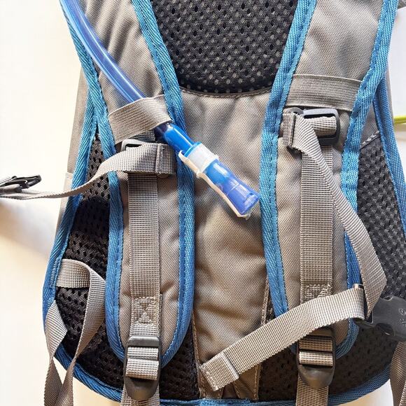 Coleman Revel Hydration Pack 8L Blue Yellow Gray BRAND NEW Water Bladder Sealed - Picture 13 of 13